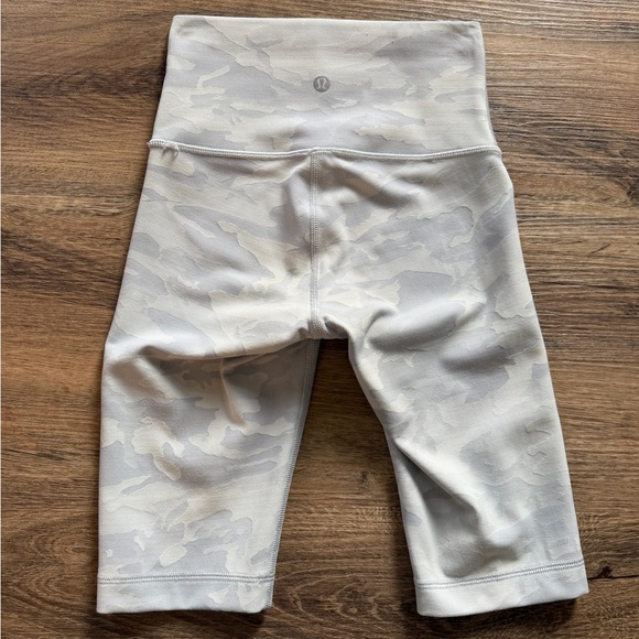 Lululemon Athletica Gray Camouflage Athletic Shorts - Picture 2 of 4